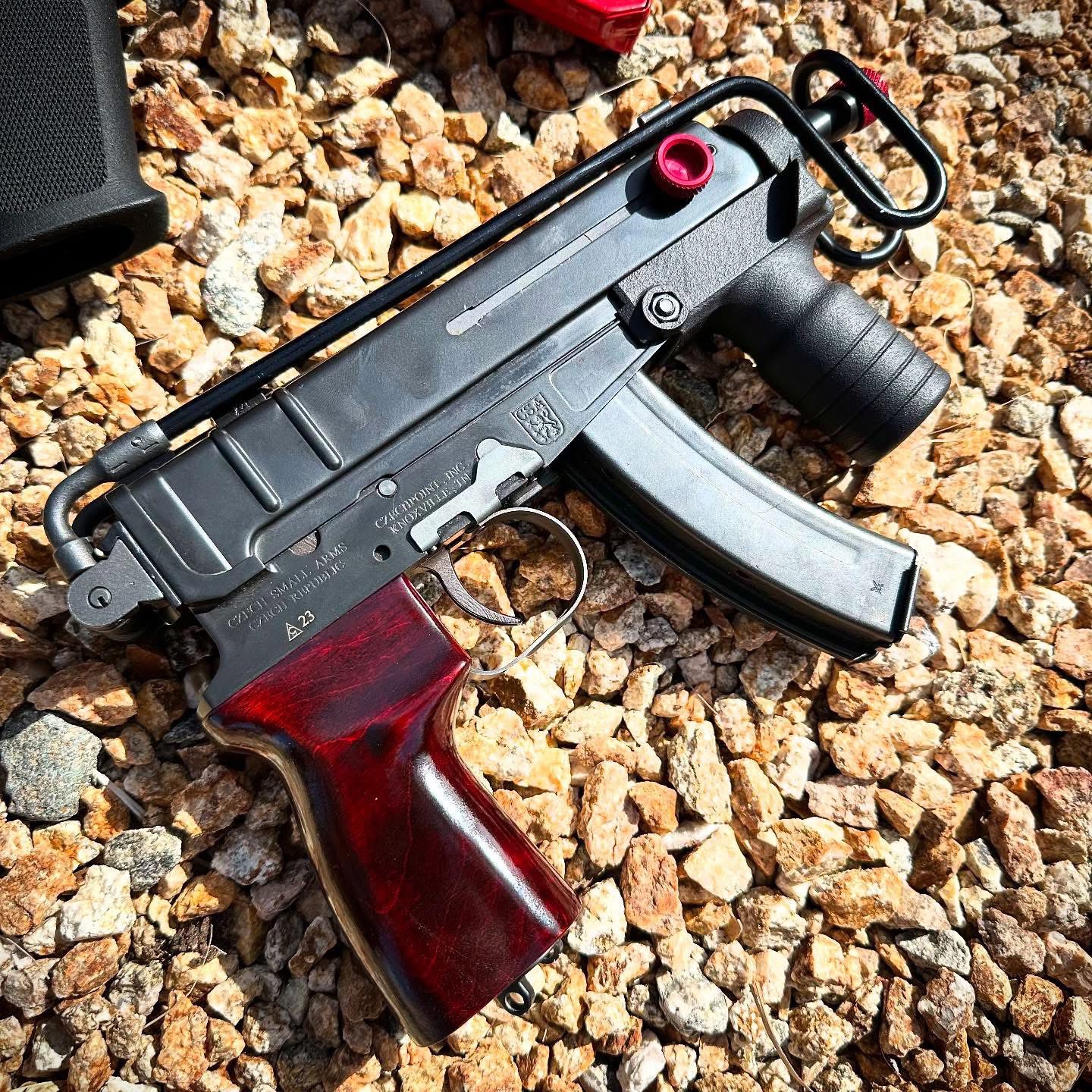 vz-61-skorpion-foregrip-module-09